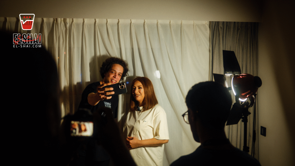 Before the Spotlight with Entesar: A Veteran’s Poise, Warmth, and Sharp Humor Behind the Scenes of Al Sada Al Afadel Entesar