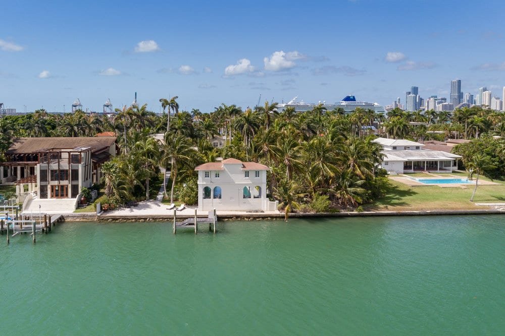 A look at The former house of gangster Al Capone Which hit the market for $14.9 million