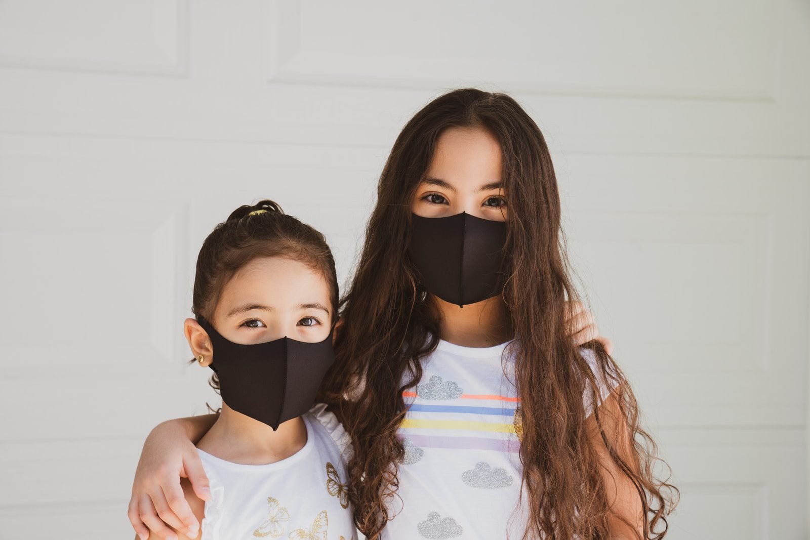 How is the COVID-19 Pandemic Still Affecting kids in 2022? woman in white floral shirt wearing black goggles