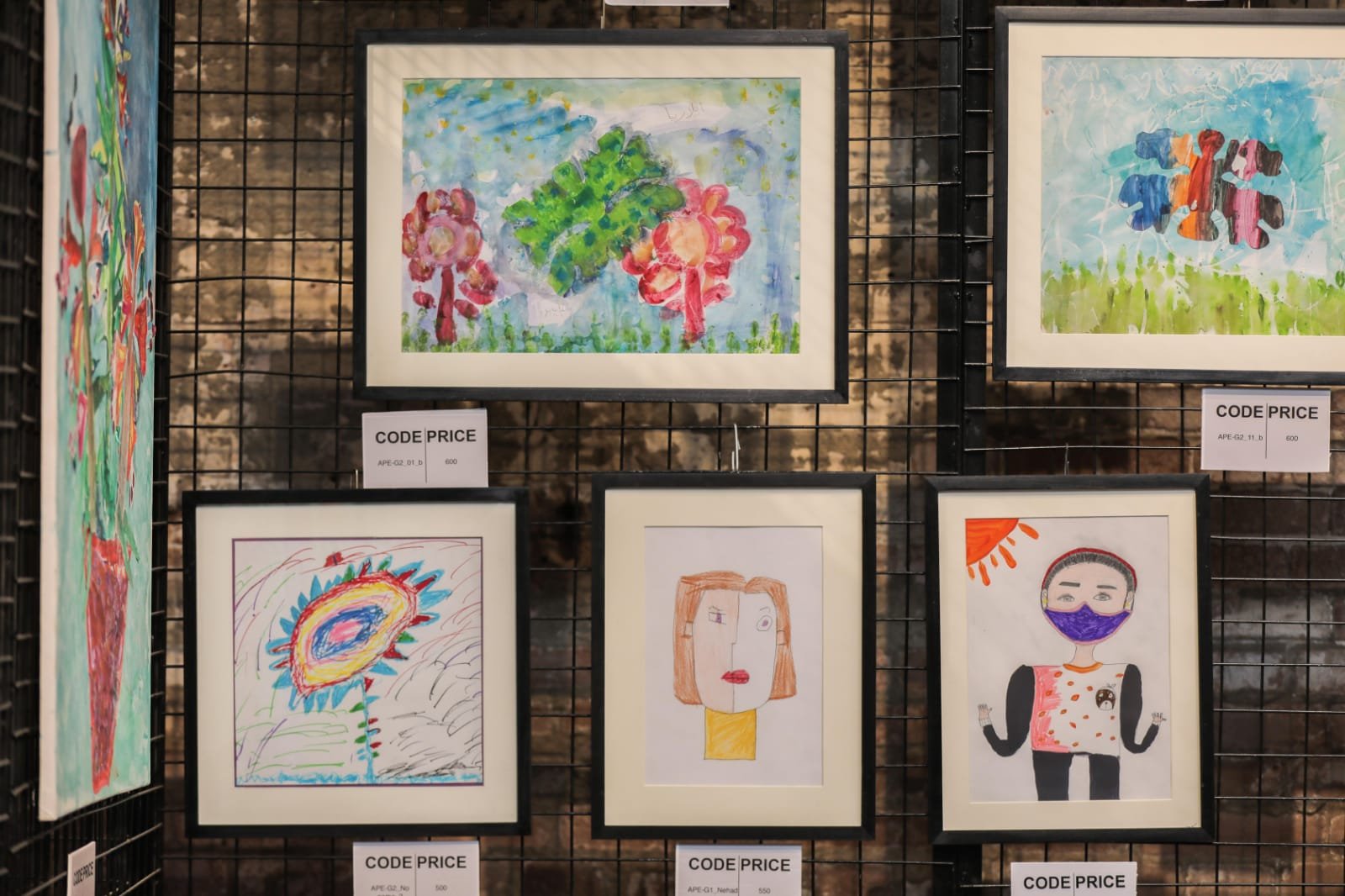 انجي المقدم وعلا رشدي ضمن حضور افتتاح معرض احلم لأعمال الأطفال المهمشين