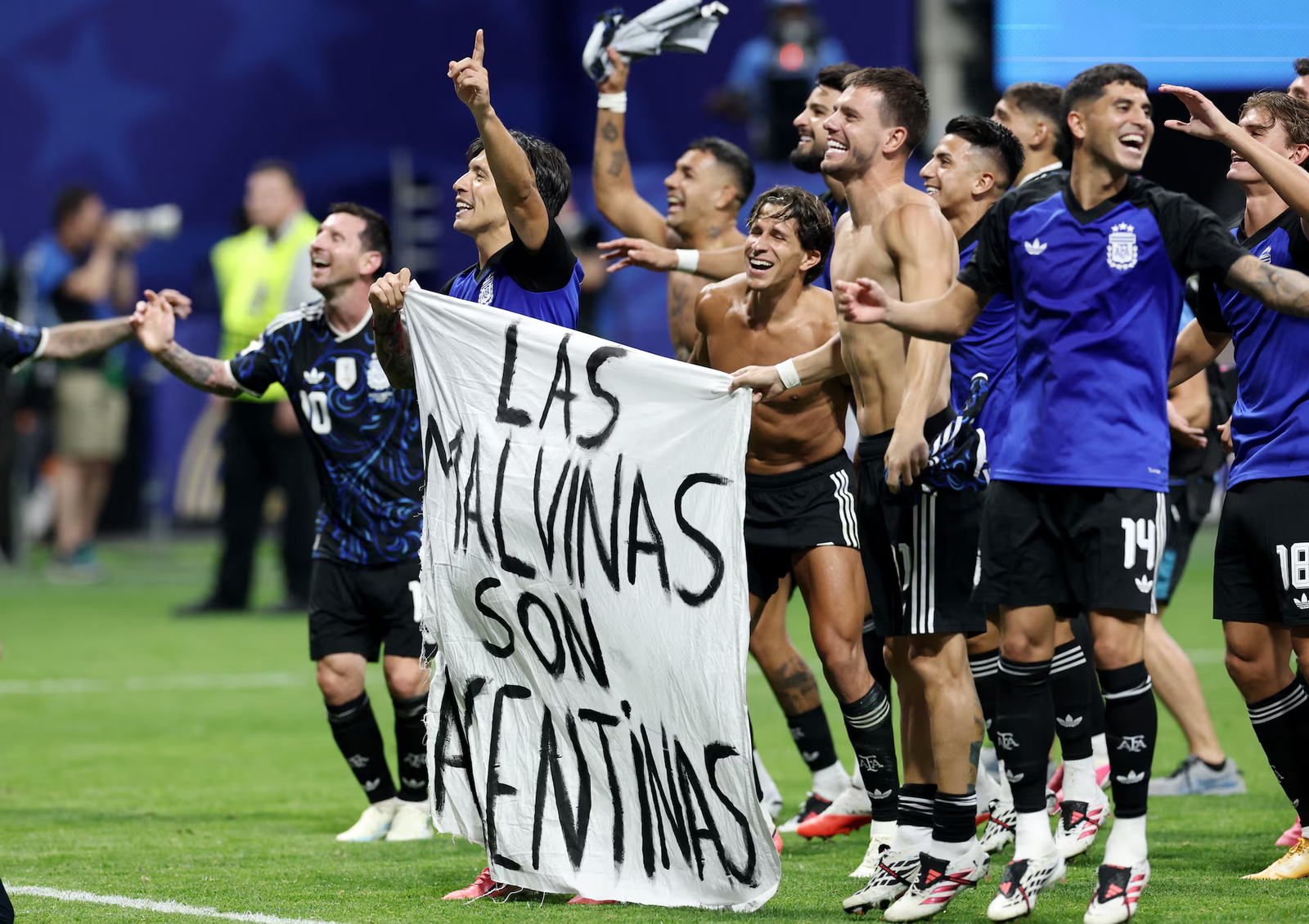 The Falklands Debate: Why Argentina’s World Cup Banner Ignited a Geopolitical Firestorm Falklands